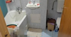 Garsoniera, etaj 3, in bloc foste proprietati, cu pivnita si boxa, Cetate!