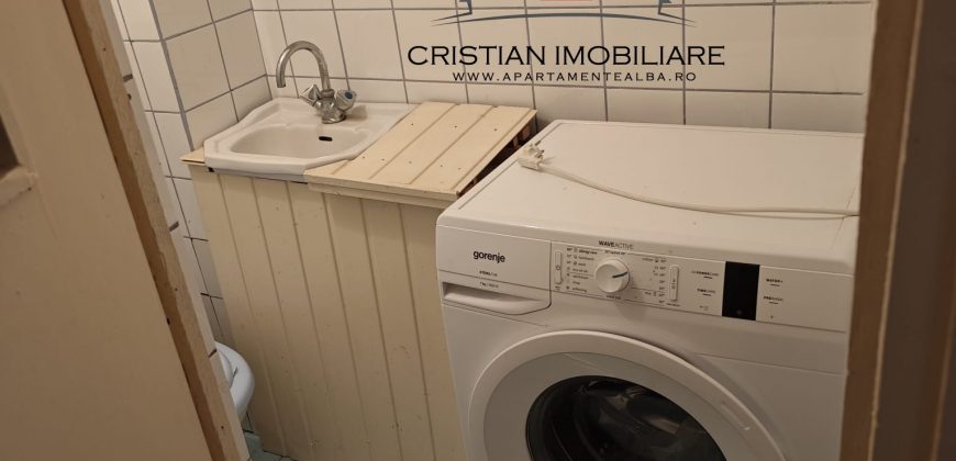 Apartament 3 camere decomandat, etaj 2, 2 bai, 2 balcoane, Cetate-Liceul Sportiv!