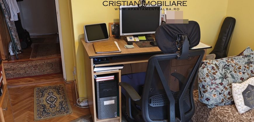 Apartament 3 camere decomandat , etaj 2, cu 2 bai, Cetate!