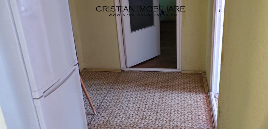 Apartament 2 camere decomandat, etaj 2, mobilat, utilat, Cetate-Mercur !