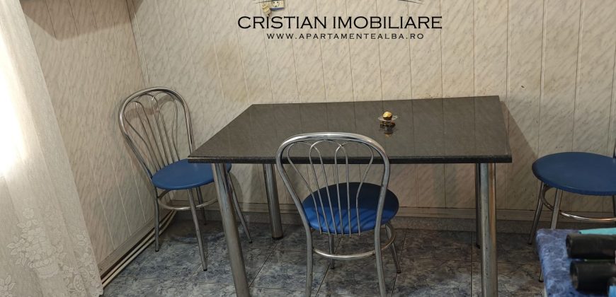 Apartament 3 camere decomandat, etaj 2, 2 bai, 2 balcoane, Cetate-Liceul Sportiv!