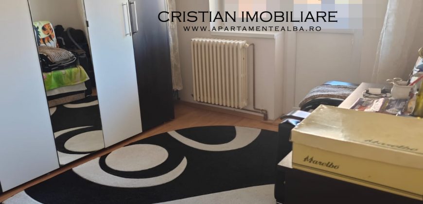 Garsoniera, etaj 3, in bloc foste proprietati, cu pivnita si boxa, Cetate!