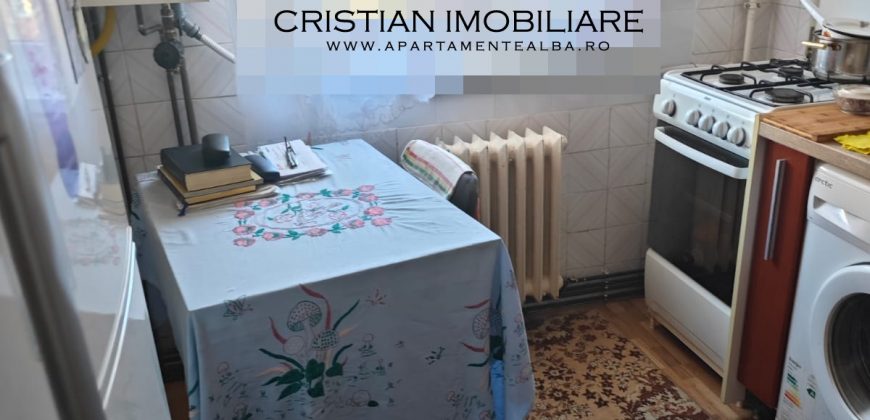 Garsoniera, etaj 3, in bloc foste proprietati, cu pivnita si boxa, Cetate!