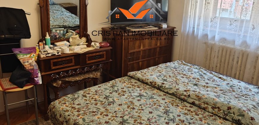 Apartament 3 camere decomandat , etaj 2, cu 2 bai, Cetate!