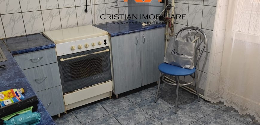 Apartament 3 camere decomandat, etaj 2, 2 bai, 2 balcoane, Cetate-Liceul Sportiv!