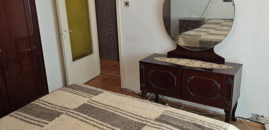 Apartament 3 camere decomandat, etaj 2, 2 bai, 2 balcoane, Cetate-Liceul Sportiv!