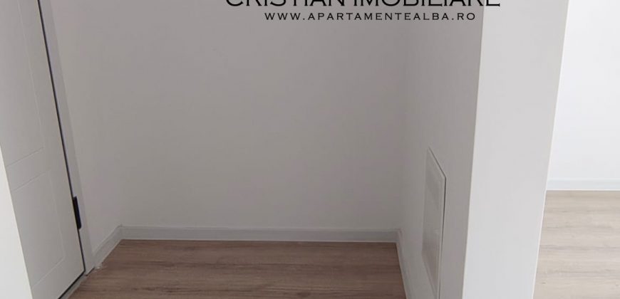 Garsoniera, etaj 1, cu balcon si boxa, bloc nou, Cetate !