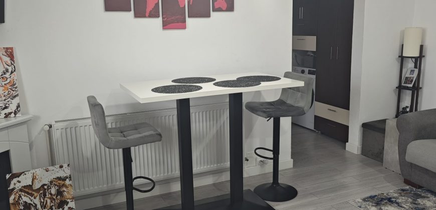 Apartament 2 camere modificat in 3 camere, mobilat, utilat, Cetate-Liceul Sportiv!