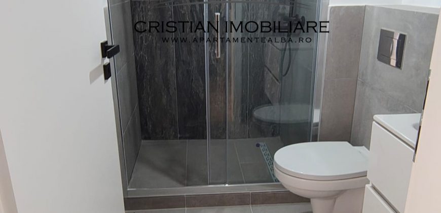 Garsoniera, etaj 1, cu balcon si boxa, bloc nou, Cetate !