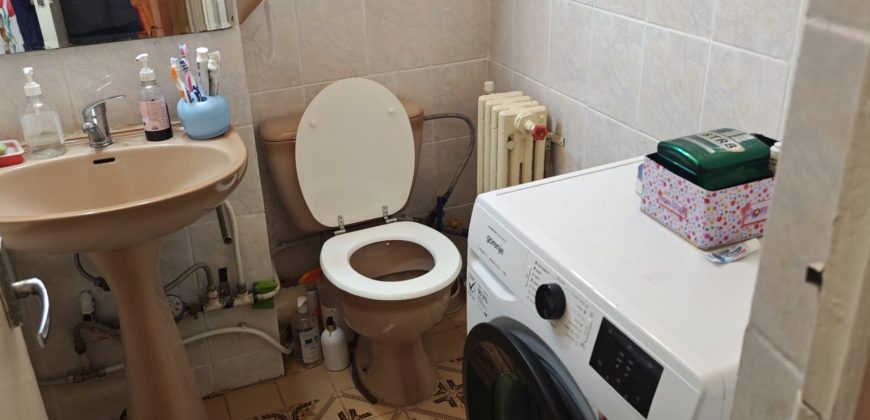 Apartament 3 camere decomandat , etaj 2, cu 2 bai, Cetate!