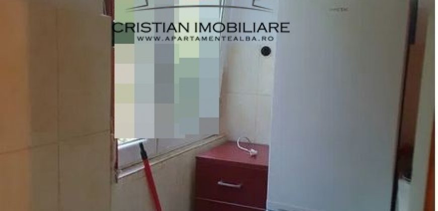 Garsoniera , etaj 1, mobilata, utilata, Cetate!