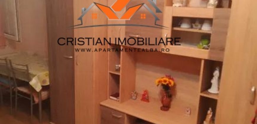 Garsoniera , etaj 1, mobilata, utilata, Cetate!