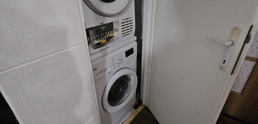 Apartament 3 camere, etaj 3, foste proprietati, finisat, Cetate!