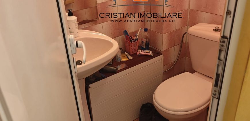 Apartament 3 camere decomandat, 2 bai, balcon inchis, Cetate-MERCUR!