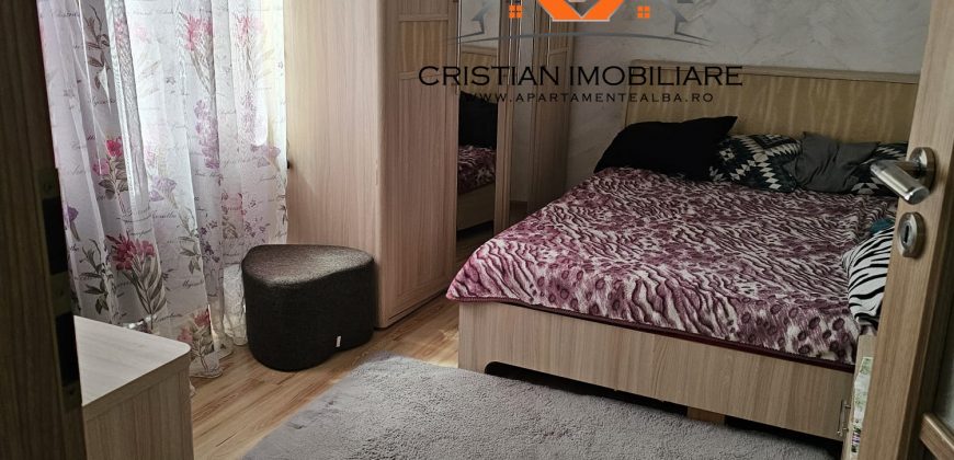 Apartament 3 camere, etaj 3, foste proprietati, finisat, Cetate!