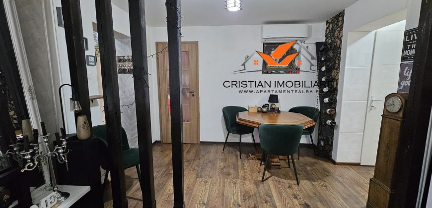 Apartament 3 camere, etaj 3, foste proprietati, finisat, Cetate!