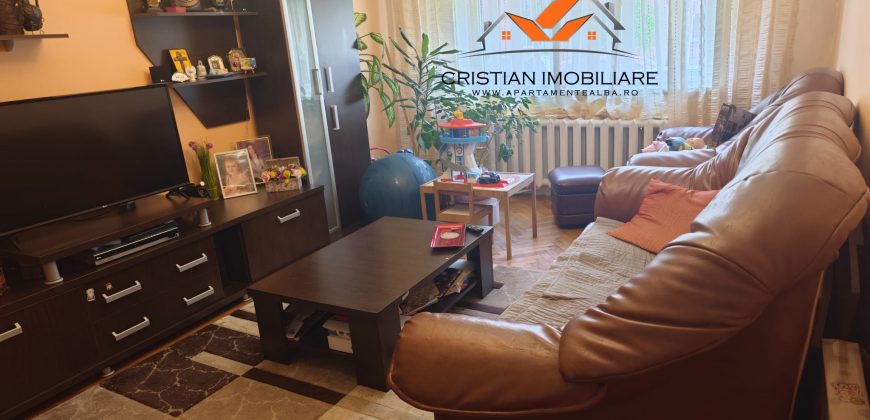 Apartament 3 camere decomandat, 2 bai, balcon inchis, Cetate-MERCUR!