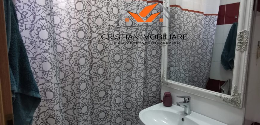 Apartament 3 camere, etaj 3, foste proprietati, finisat, Cetate!