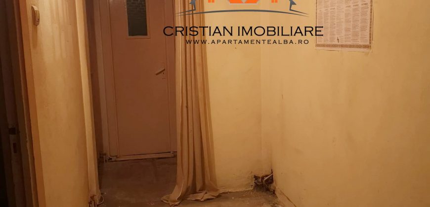 Apartament 3 camere decomandat, etaj intermediar, Cetate!
