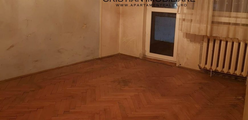 Apartament 3 camere decomandat, etaj intermediar, Cetate!