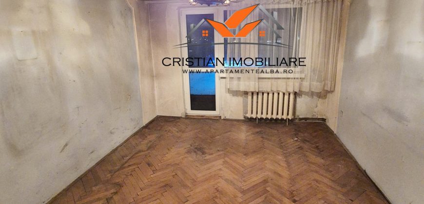 Apartament 3 camere decomandat, etaj intermediar, Cetate!