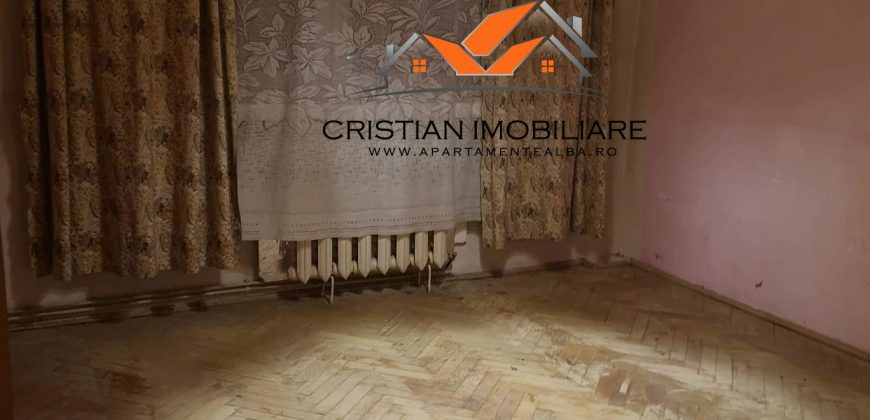Apartament 3 camere decomandat, etaj intermediar, Cetate!