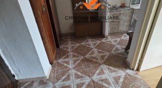 Garsoniera decomandata , etaj 3, zona Cetate-Closca!