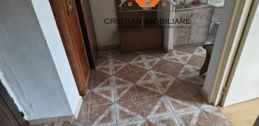 Garsoniera decomandata , etaj 3, zona Cetate-Closca!
