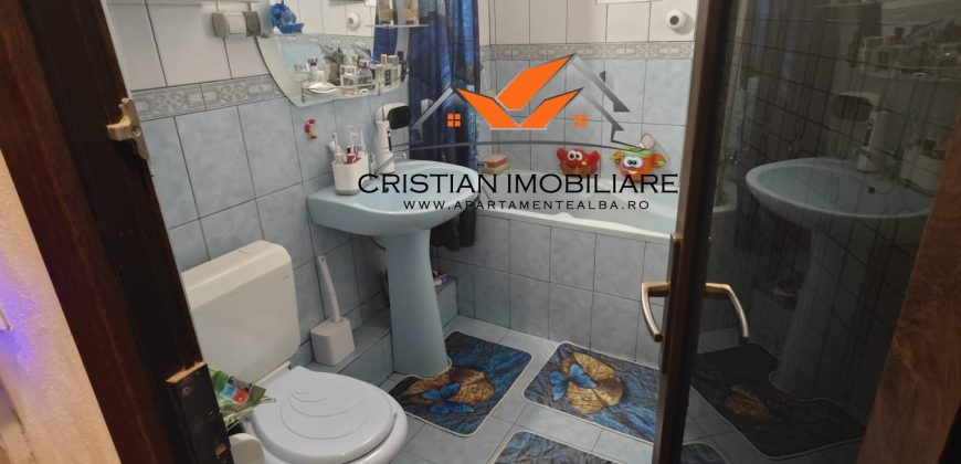 Apartament 2 camere modificat in 3 camere,decomandat, etaj 1, finisat, mobilat, utilat, Cetate-Mercur!