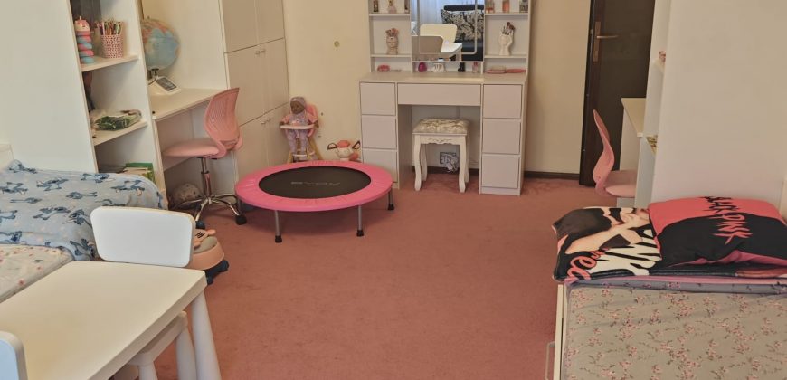 Apartament 2 camere modificat in 3 camere,decomandat, etaj 1, finisat, mobilat, utilat, Cetate-Mercur!