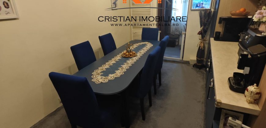 Apartament 2 camere modificat in 3 camere,decomandat, etaj 1, finisat, mobilat, utilat, Cetate-Mercur!