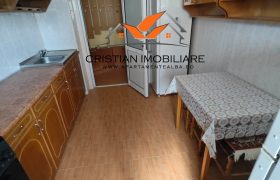 Apartament 2 camere decomandat, etaj 2, cu 2 balcoane, zona Sub Stadion-Bowling! Apartament 2 camere decomandat, etaj 2, cu 2 balcoane, zona Sub Stadion-Bowling!