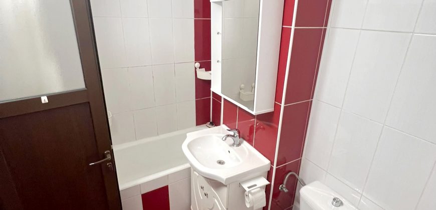 Apartament 2 camere decomandat, etaj 1, 2 balcoane, Cetate, zona Mercur!