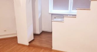 Apartament 2 camere decomandat, etaj 1, 2 balcoane, Cetate, zona Mercur!