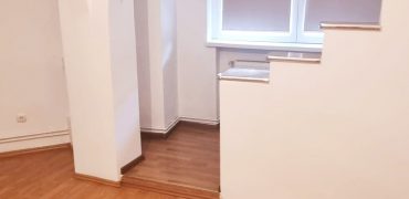 Apartament 2 camere decomandat, etaj 1, 2 balcoane, Cetate, zona Mercur!