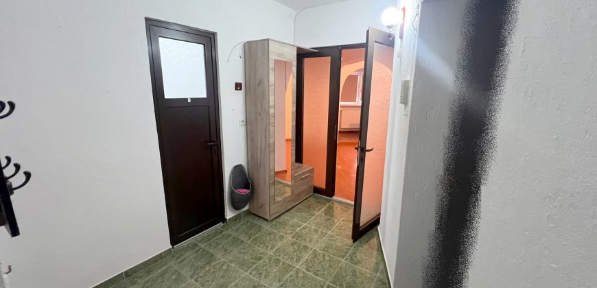 Apartament 2 camere decomandat, etaj 1, 2 balcoane, Cetate, zona Mercur!