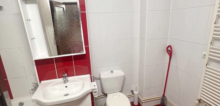 Apartament 2 camere decomandat, etaj 1, 2 balcoane, Cetate, zona Mercur!