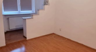 Apartament 2 camere decomandat, etaj 1, 2 balcoane, Cetate, zona Mercur!