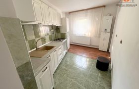 Apartament 2 camere decomandat, etaj 1, 2 balcoane, Cetate, zona Mercur!