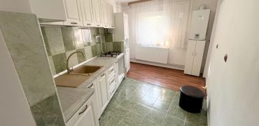 Apartament 2 camere decomandat, etaj 1, 2 balcoane, Cetate, zona Mercur!