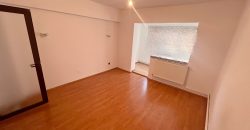 Apartament 2 camere decomandat, etaj 1, 2 balcoane, Cetate, zona Mercur!