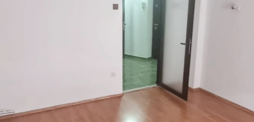 Apartament 2 camere decomandat, etaj 1, 2 balcoane, Cetate, zona Mercur!