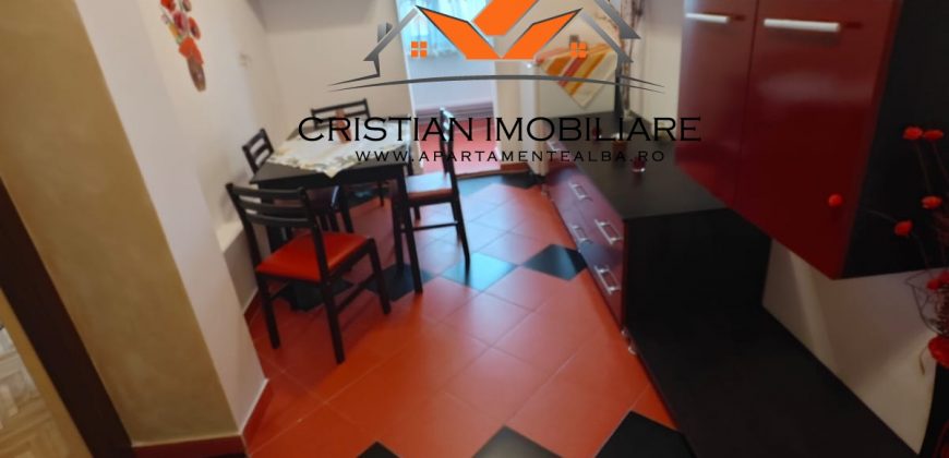 Apartament 2 camere decomandat, etaj 3, mobilat, utilat Cetate-Mercur!
