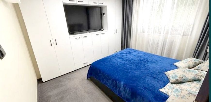 Apartament 2 camere modificat in 3 camere,decomandat, etaj 1, finisat, mobilat, utilat, Cetate-Mercur!