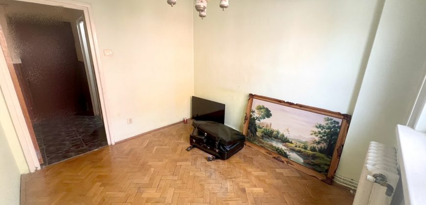 Apartament 4 camere, etaj 1, 2 bai, pivnita, garaj, Cetate!