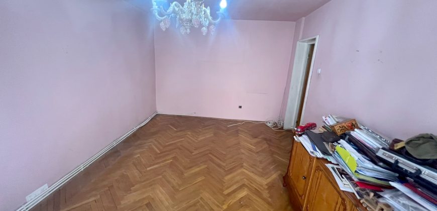 Apartament 4 camere, etaj 1, 2 bai, pivnita, garaj, Cetate!