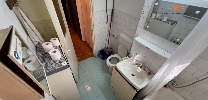 Apartament 3 camere decomandat, etaj 2, 2 bai, 2 balcoane, Cetate-Liceul Sportiv!