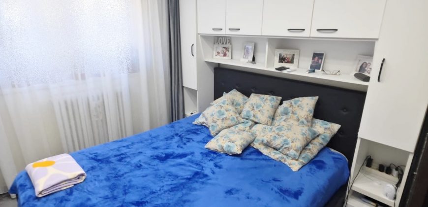 Apartament 2 camere modificat in 3 camere,decomandat, etaj 1, finisat, mobilat, utilat, Cetate-Mercur!