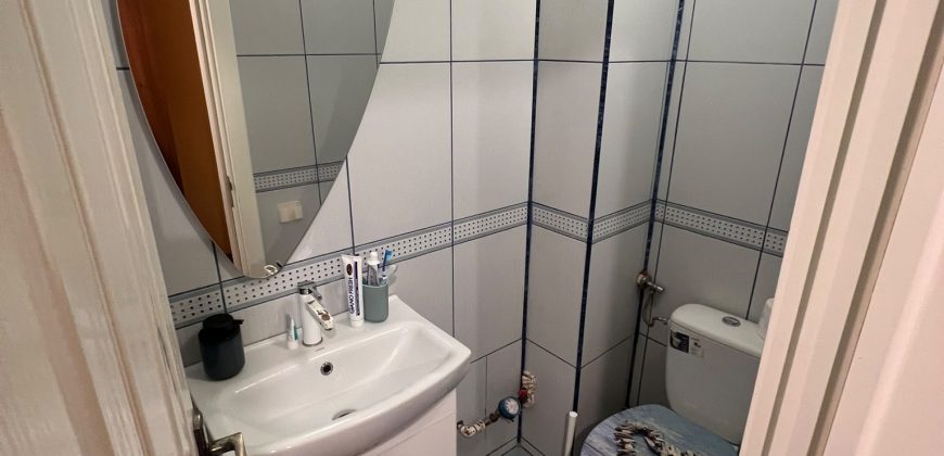 Apartament 3 camere decomandat ,finisat, Parter inalt, 2 bai, balcon, Cetate !