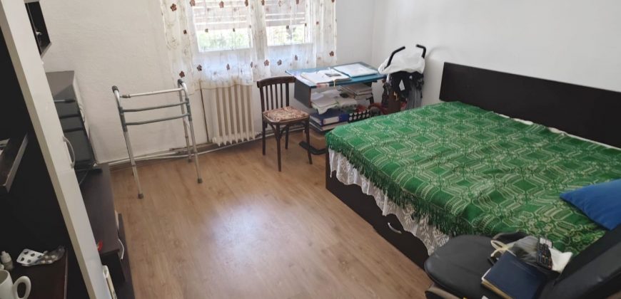 Apartament 3 camere decomandat, etaj 1, 2 bai, Cetate!